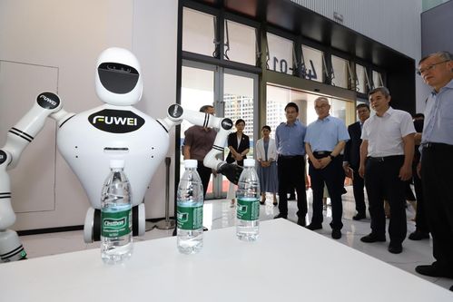 華南版權(quán)服務(wù)大廳啟用，富唯智能人形機(jī)器人賦能產(chǎn)業(yè)生態(tài)革新